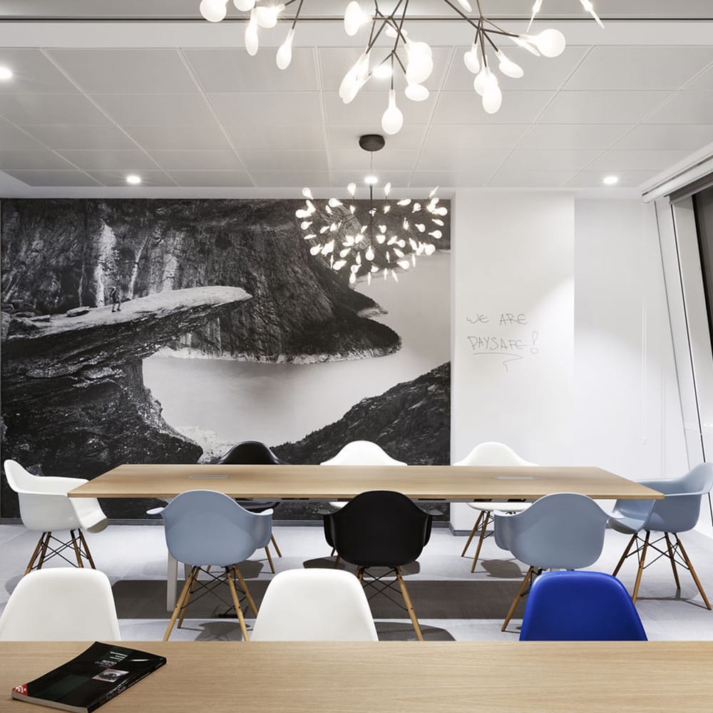 Eames-Plastic-armchair-DAW-Vitra-styled2