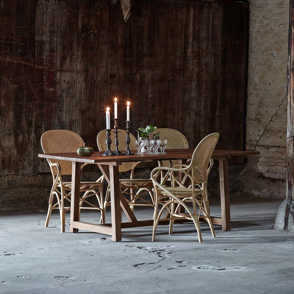 Rossini-armchair-Lucas-table-small-Sika-Design-styled