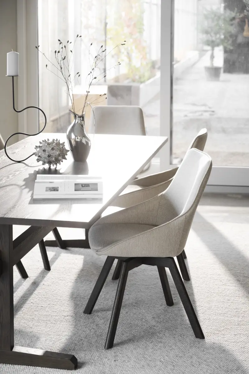 22764_117862_b_mb_alisonchair02