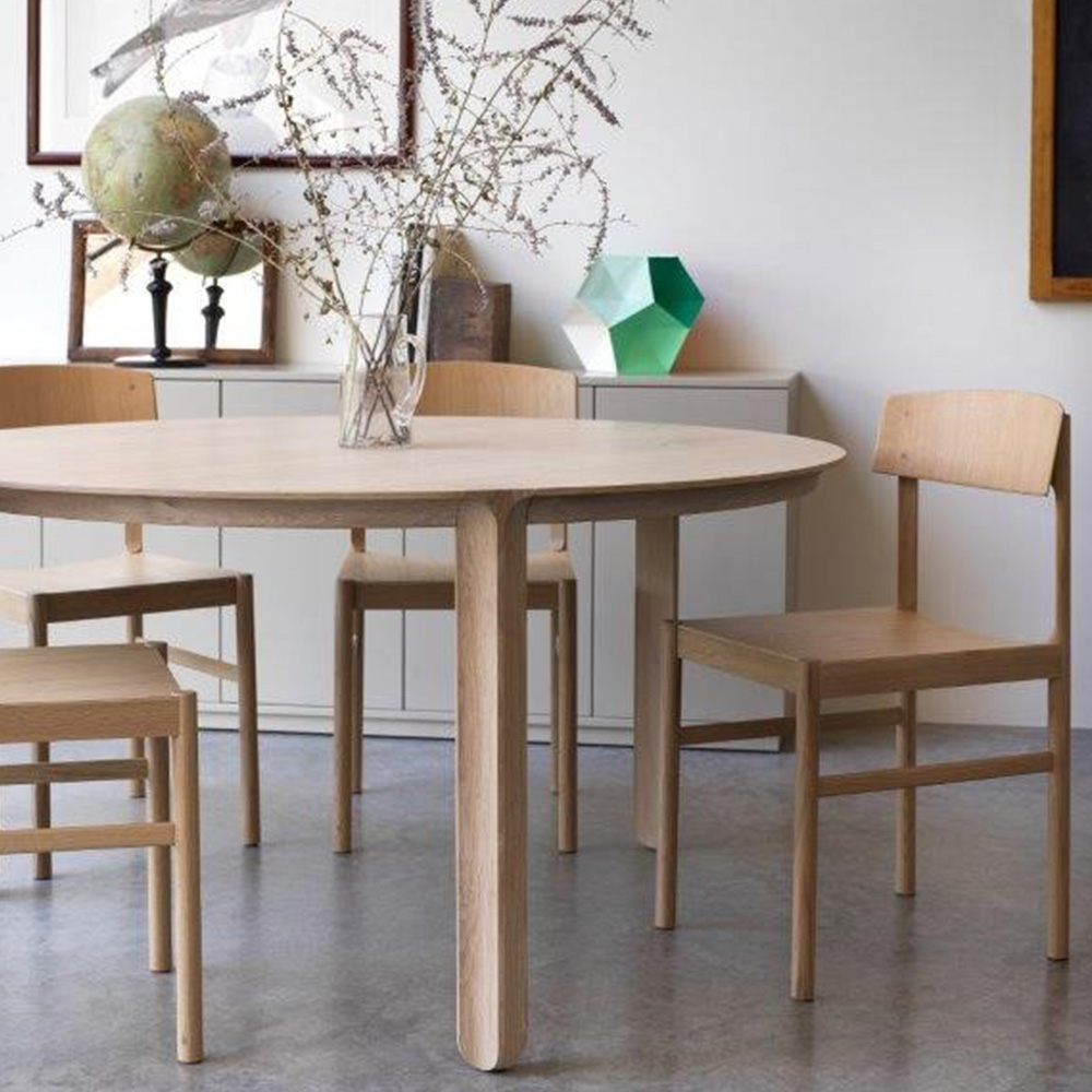 Amor-matbord-Rod-stol-Mavis-styled