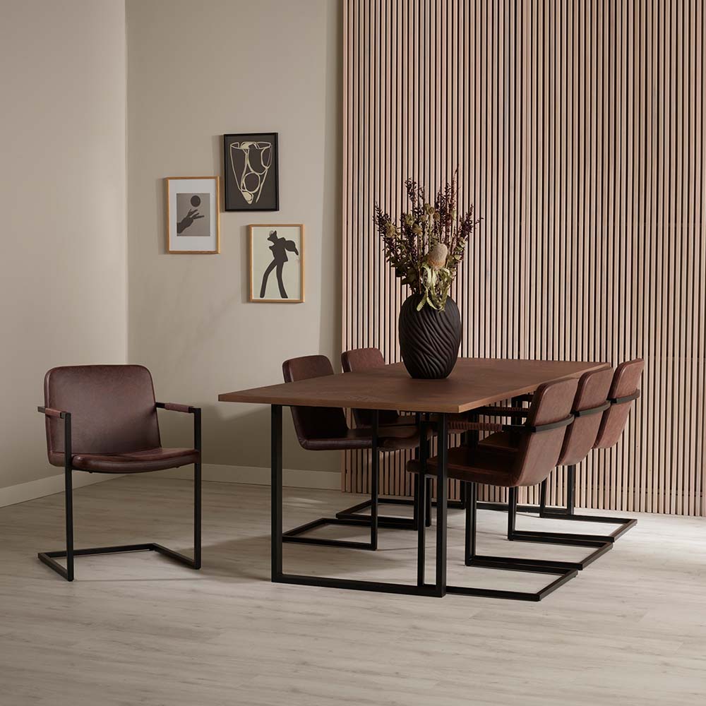 Bounce-karmstol-Bisquit-matbord-styled