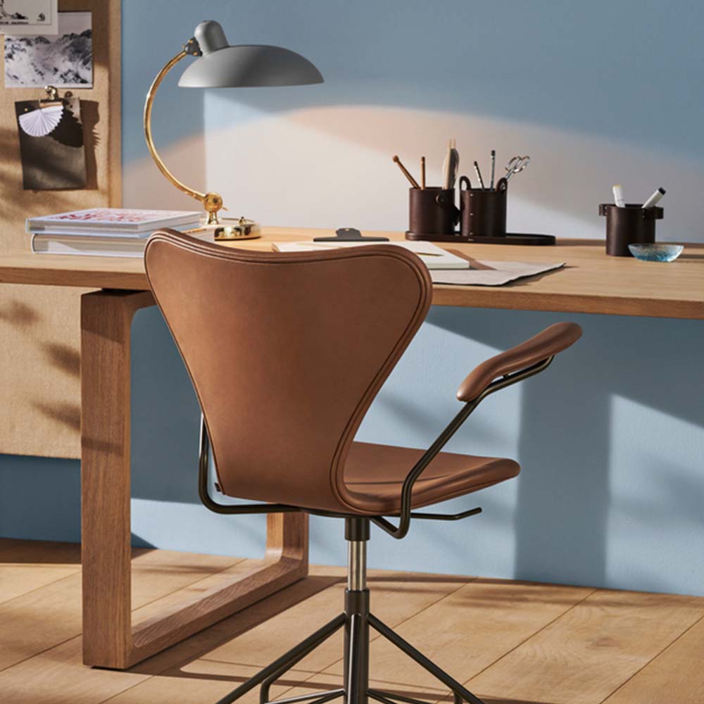 Kaiser-Idell-6631-T-bordslampa-Fritz-Hansen-styled2