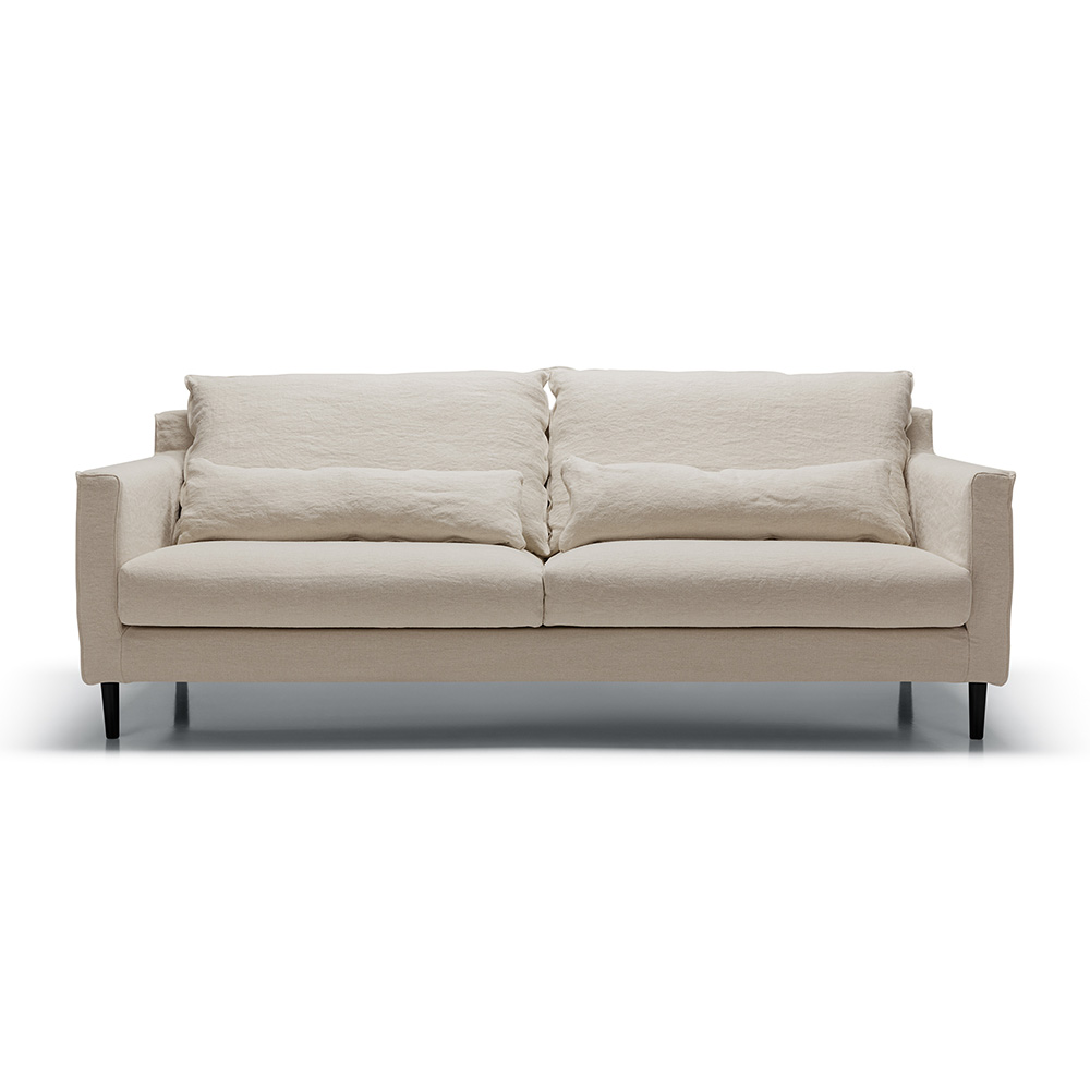 Sally-3-sits-soffa-SITS