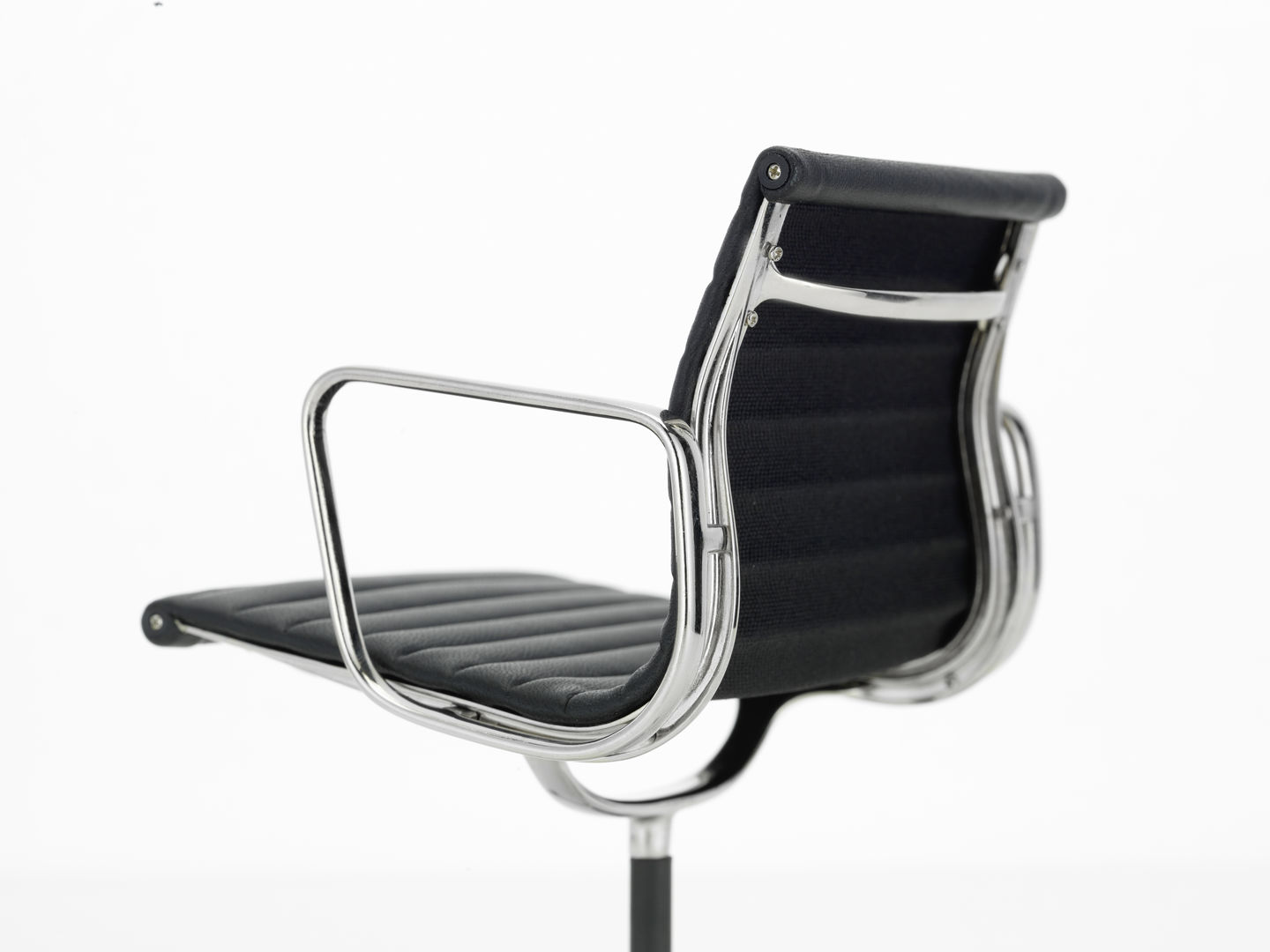 Eames Alu Chair Leather Miniature från Vitra