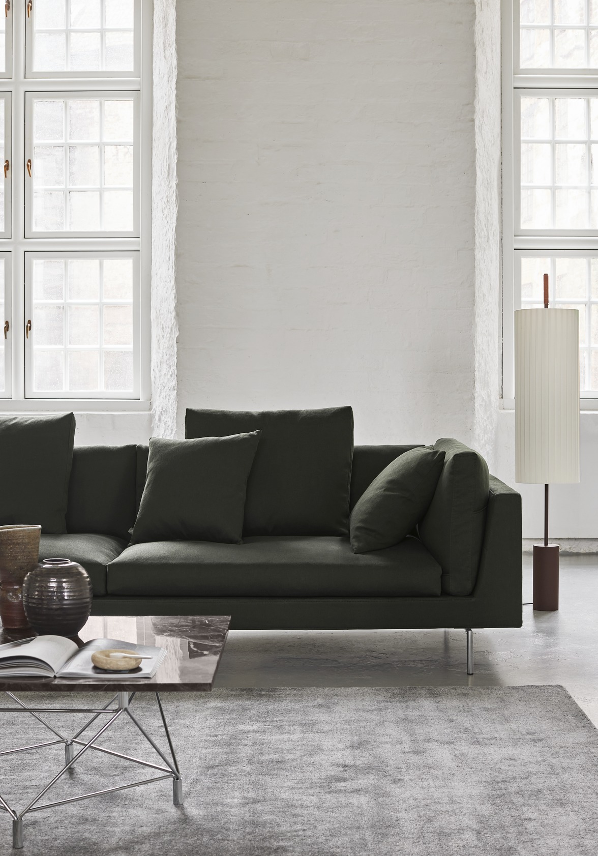 Float High sofa 280x100 cm Pyrite 19 ENVIR Close Up 3 with Spider Square table and Stick carpet 1777