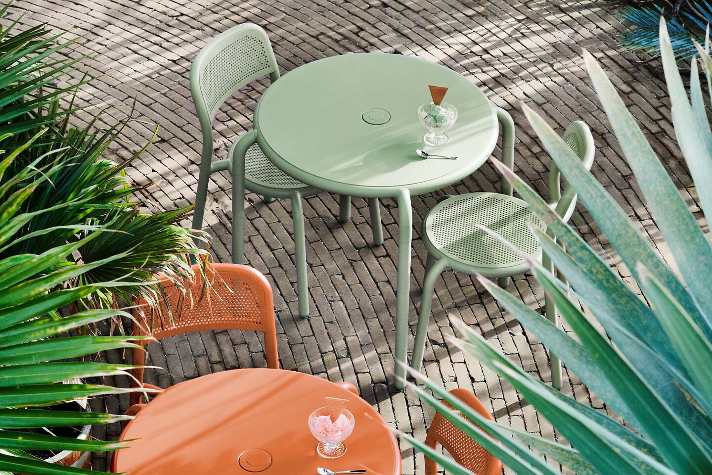 fatboy-toni-chair-mist-green-1920x1280-ambiance-02-103807