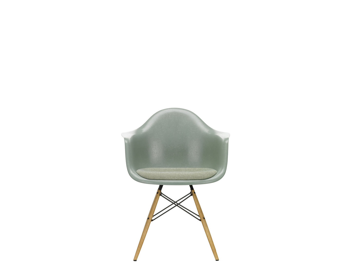 Eames Fiberglass Armchair DAW med träunderrede från Vitra