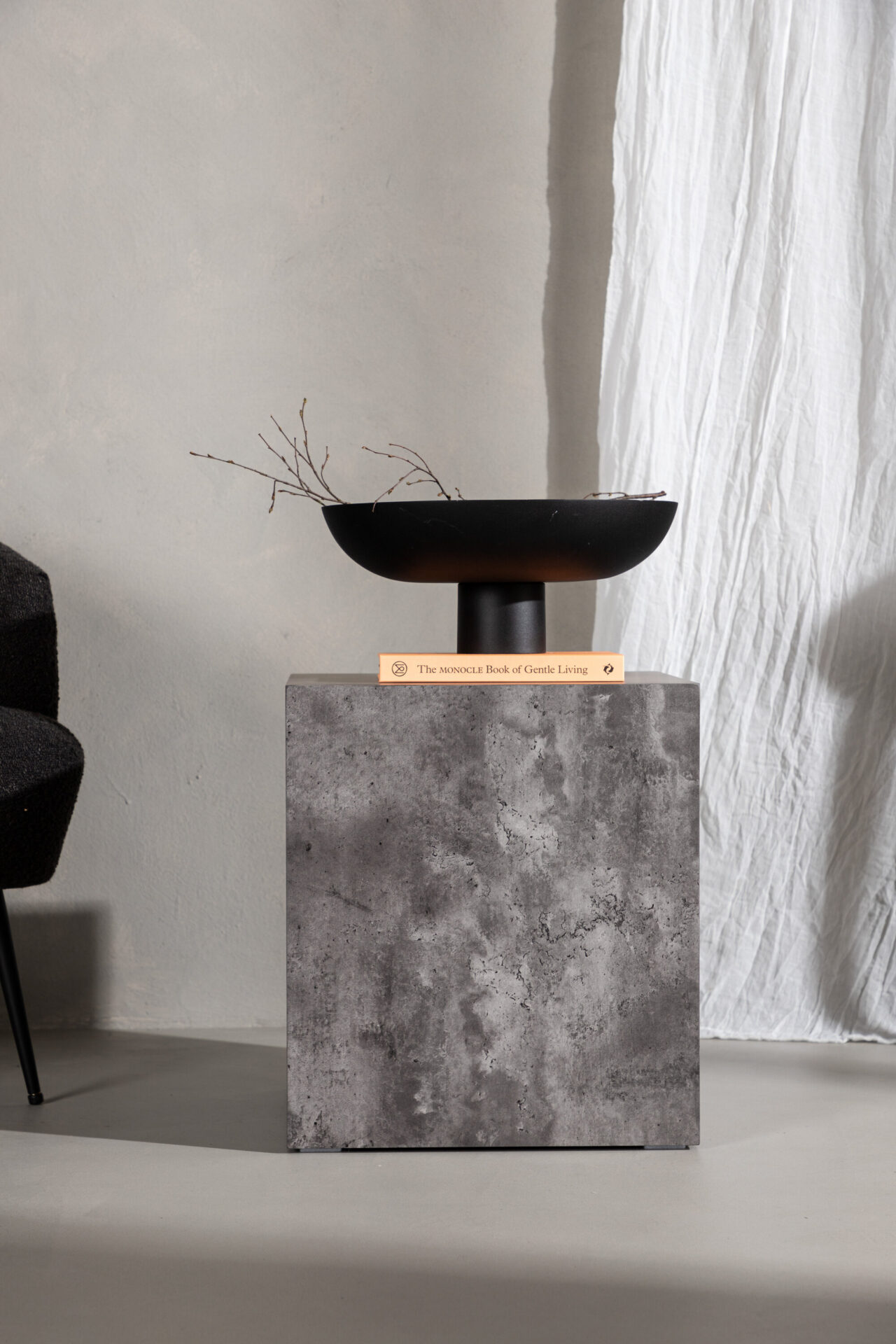 york-soffbord-40x40-dark-grey-miljo-1-severins-mobler